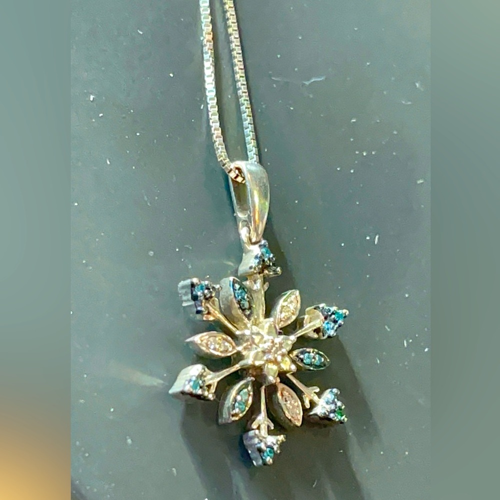 VINTAGE BLUE & WHITE DIAMOND SNOWFLAKE STERLING SILVER PENDANT